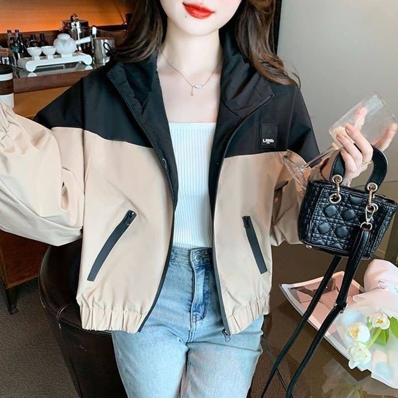 Color-block windbreaker for women, 2023 autumn/winter new style petite casual hiking short jacket top.