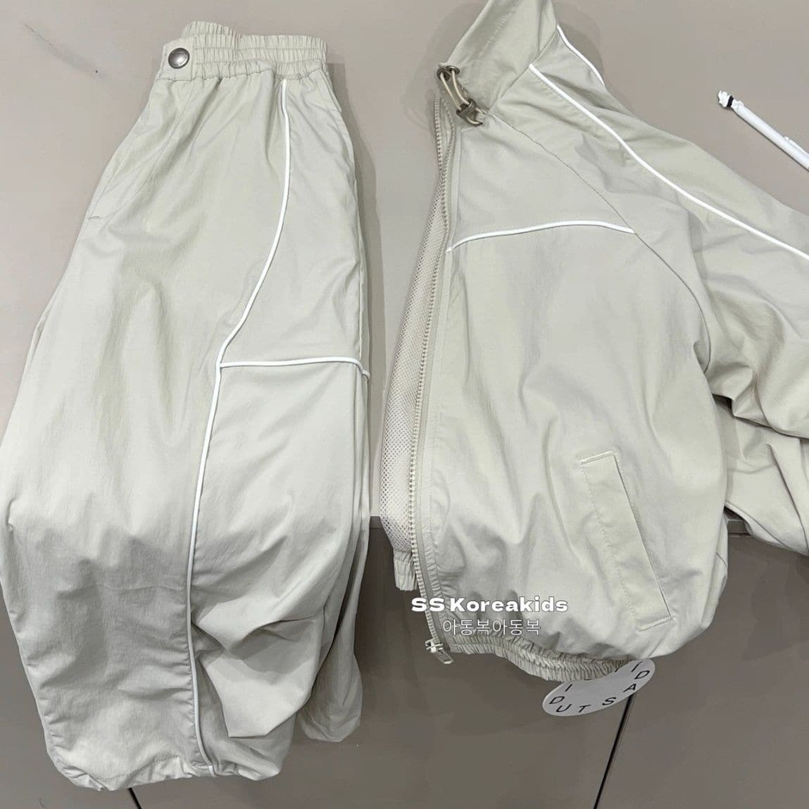 Boys' Fall Outfit Set 2025 New Style Kids' Windbreaker Jacket Thin Casual Sportswear with Long Pants Two-Piece Set