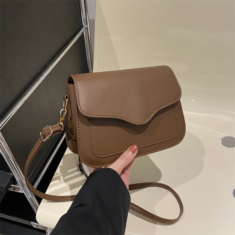 Solid color texture simple one-shoulder crossbody bag for women 2024 spring new versatile ins foreign style small square bag Korean version