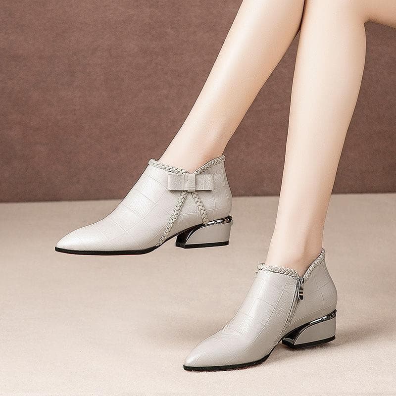 Women's 2024 New Spring/Autumn Chelsea Boots, Low Heel, British Style Martin Boots, Pointed Toe Short Boots