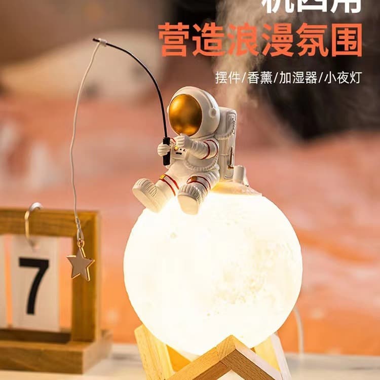 Desk ornaments, humidifying astronaut, creative home accessories, TV cabinet decoration, night light, hydrating children's room