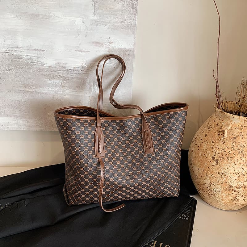 Printed Large Capacity Bag 2024 New Women's Bag Autumn Winter Fashion Stylish Versatile Shoulder Bag High-End Tote Bag