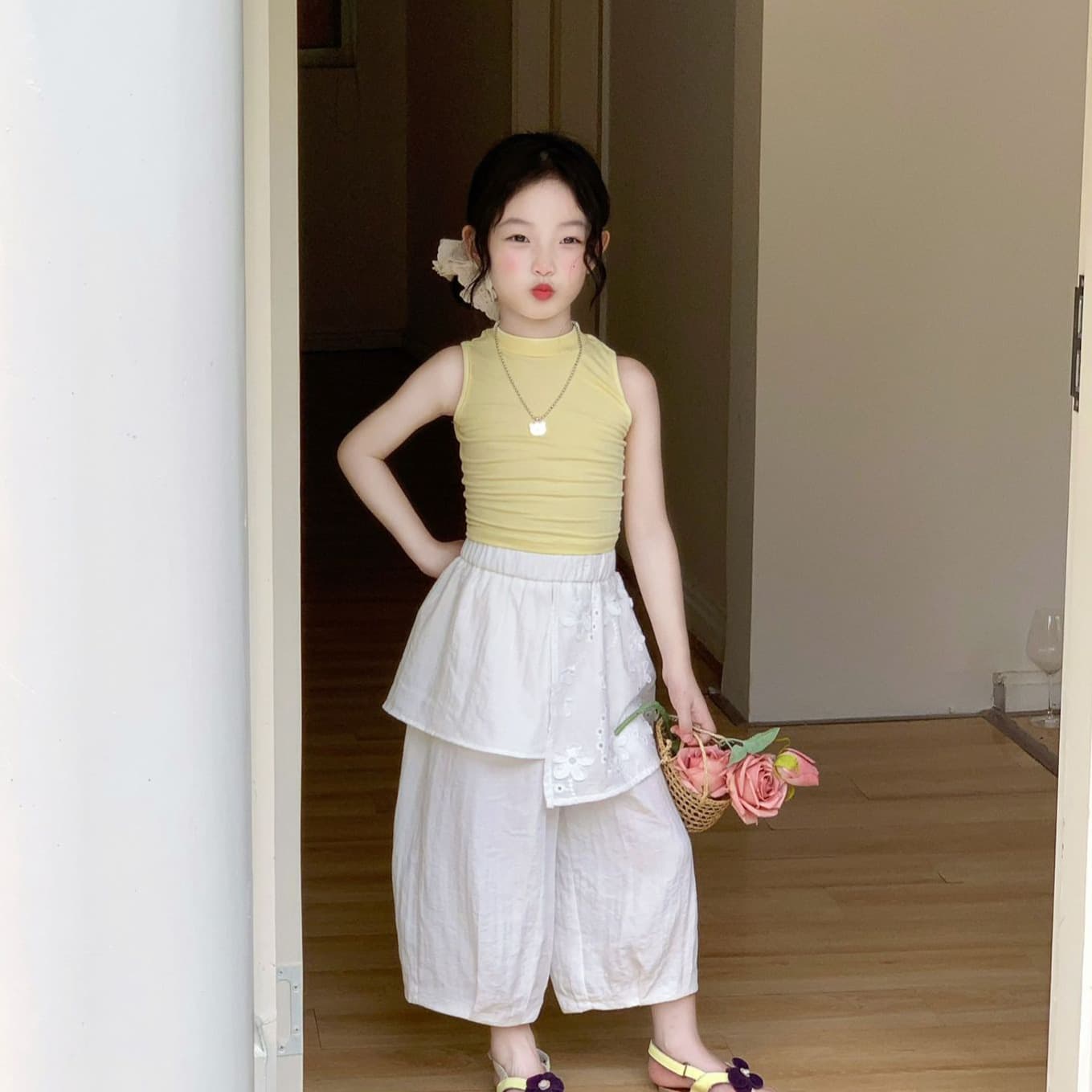 Girls' Vest Summer New Korean Solid Color Waist-baring Camisole Hot Girl Racerback Vest Design Chic Short Top