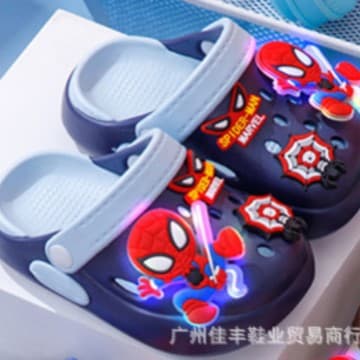 2025 New EVA Summer Cartoon Glowing Kids Outdoor Anti-Slip Beach Garden Clogs for Boys