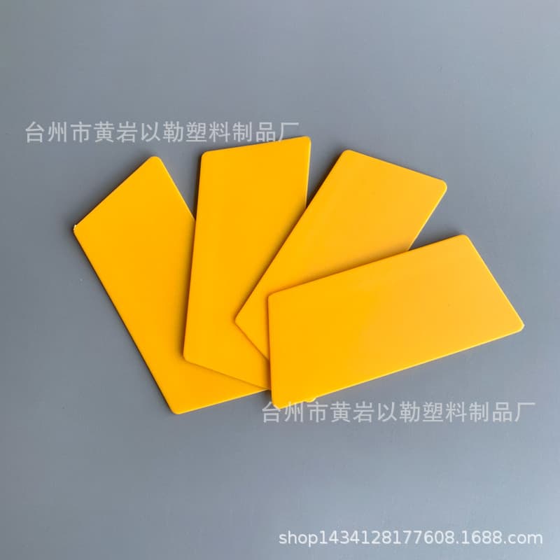 Factory wholesale trapezoidal window film application tools, small plastic scrapers for glass film and wallpaper, and small scrapers for car window stickers.
