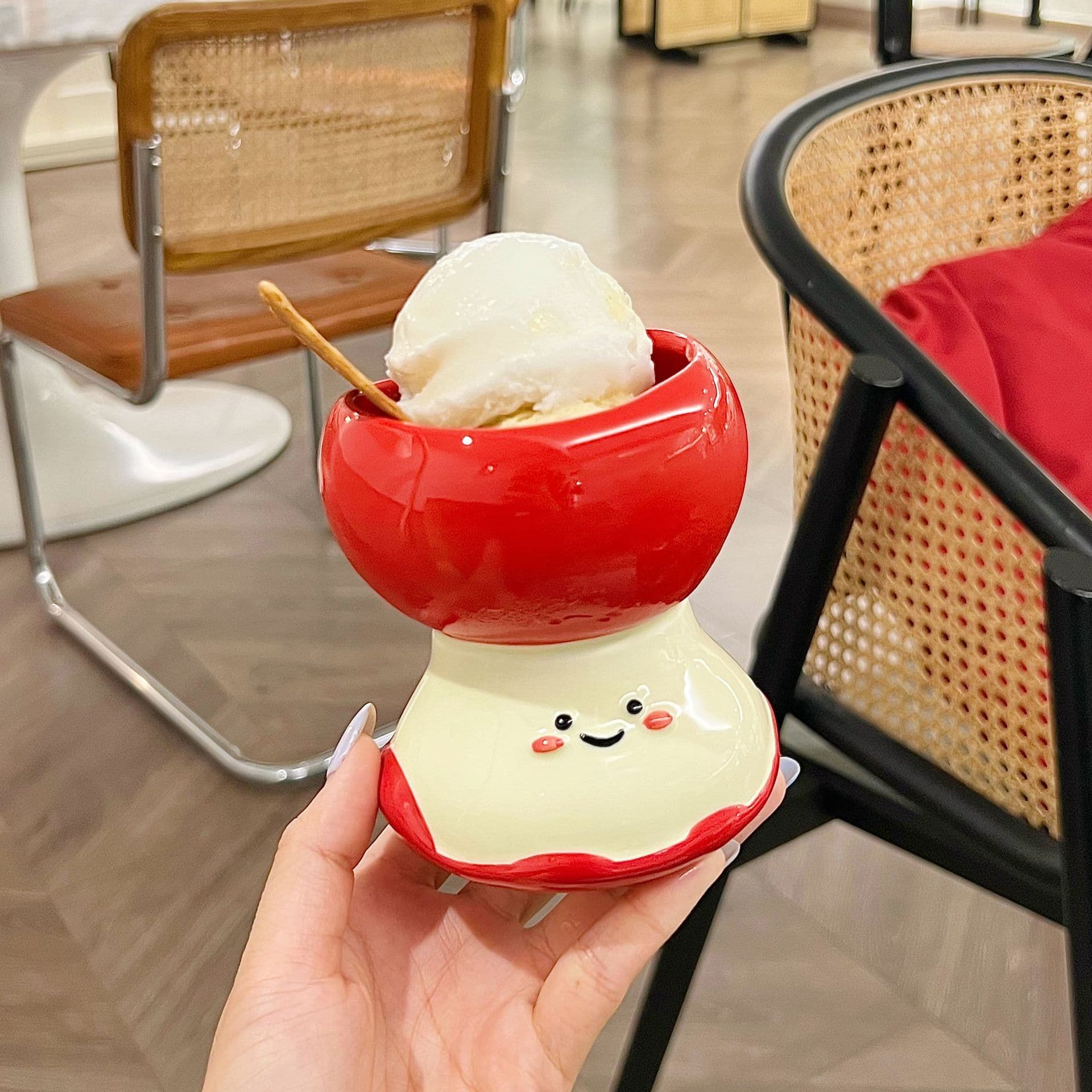 Hand-painted Red Apple Shaped Cup Restaurant Ice Cream Cup Cute Coffee Cup High Appearance Ceramic Cup Gift