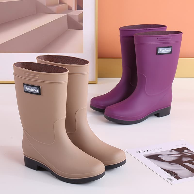 Cotton-lined mid-calf rain boots for women, waterproof thick-soled spring/autumn rubber shoes, anti-slip warm adult plastic overshoes for winter.