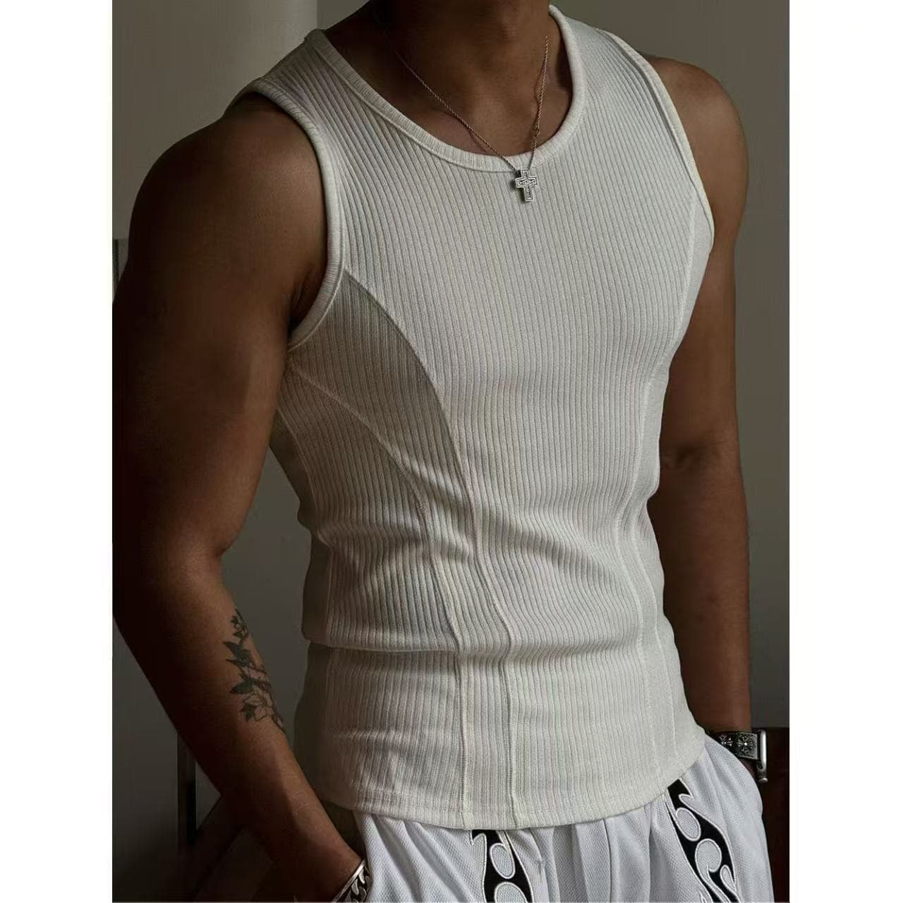 American-style patchwork tank top for men, summer, tight fit, sports and fitness, coarse ribbed, high elasticity, sweat-wicking and breathable.