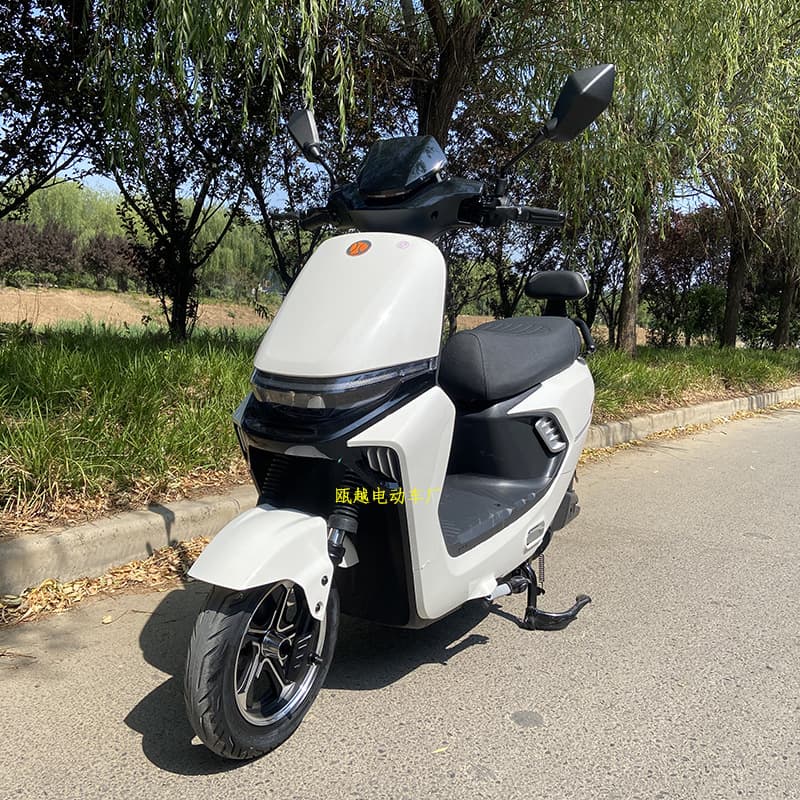 New High-Speed Electric Motorcycle 60V72V Two-Wheel Electric Scooter for Men and Women Pedal Electric Vehicle for Export