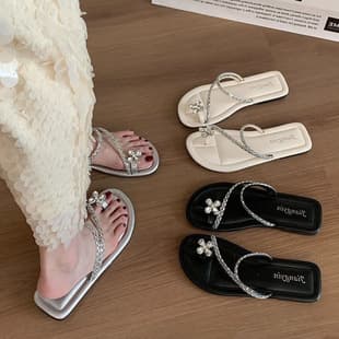French Solid Color Slippers for Women Summer Outdoor 2026 Niche Design Fashionable Shoes to Wear with Dresses Sandals