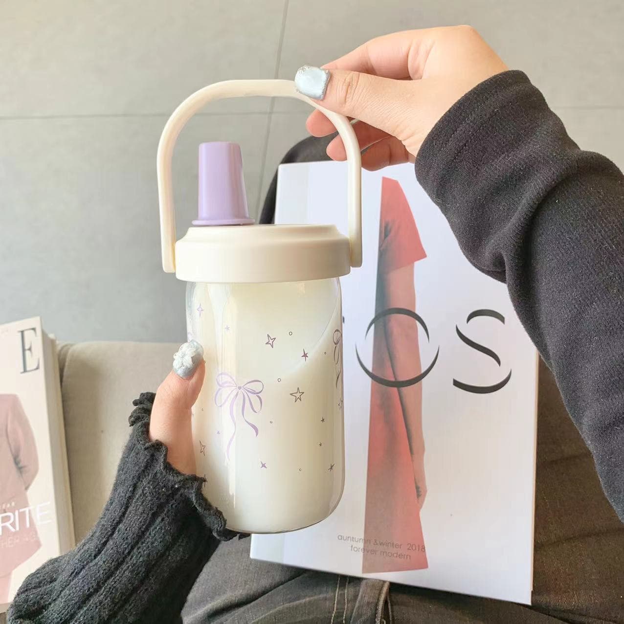 New stylish minimalist water bottle with printed bow on the body, featuring a portable carry handle
