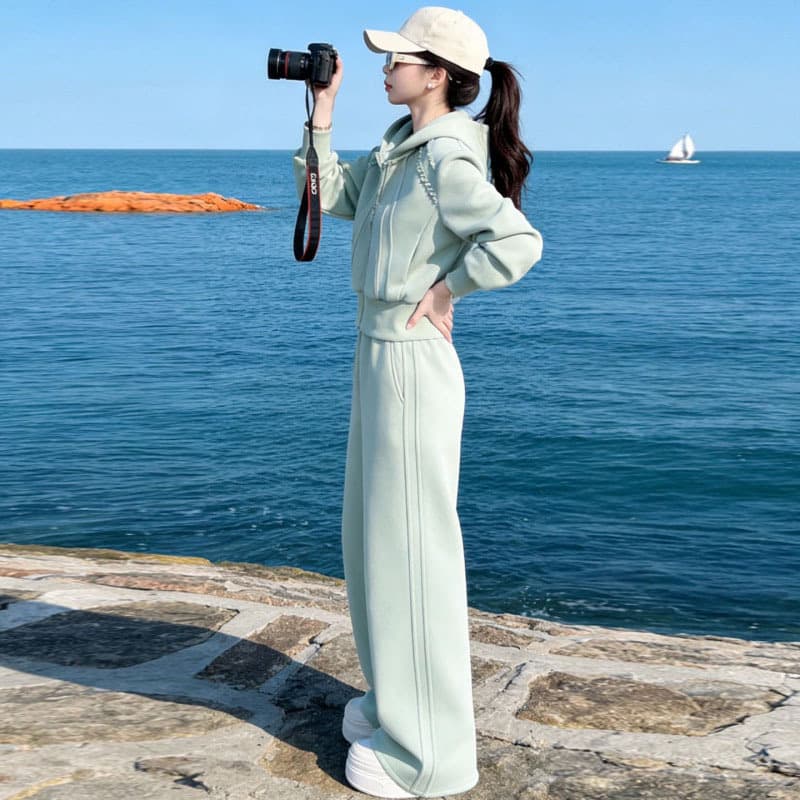 High-end European casual sports style hooded sweatshirt suit for women in spring, autumn and winter plus velvet wide-leg pants to wear two-piece set