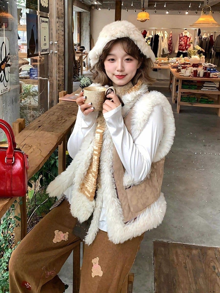 2025 New Style Women's Fur Vest, Eco-friendly Lambswool Top, Double-sided Fur Vest/Shoulder Top