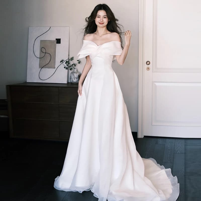 Strapless Satin Light Wedding Dress French Style Simple White Wedding Gown with Train for Bride Reception Ceremony