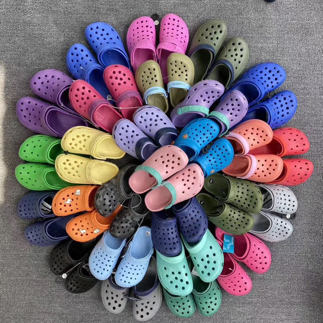 Factory wholesale garden children's shoes, stall goods, clogs, middle children's slippers, kids' shoes wholesale, assorted styles, includes recording