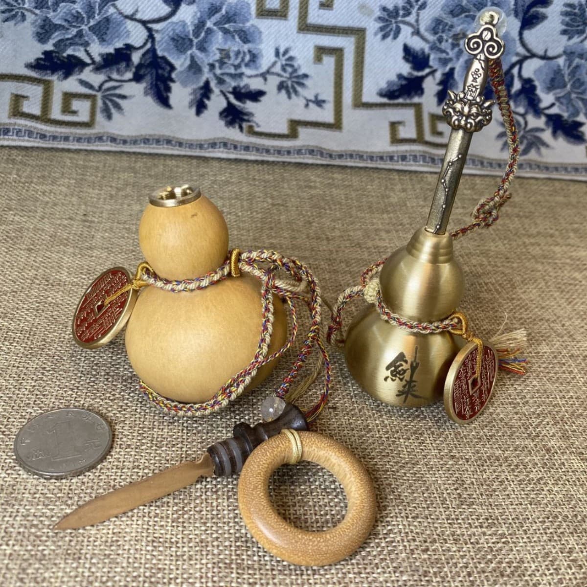 Natural gourd sword, portable sword-nurturing copper gourd, copper seven-star sword, hand-held antique gourd accessory crafts.