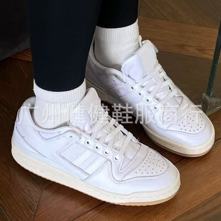 [Counter Edition] Forum84 White Casual Shoes Lightweight Comfortable Strawberry Bear German Training Shoes Unisex Retro Samba Sneakers