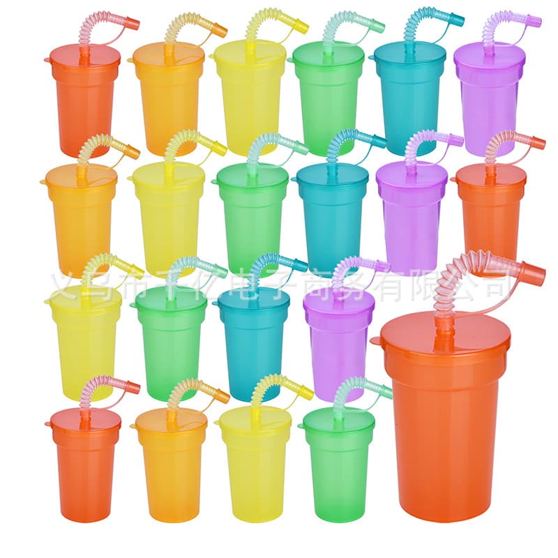 Amazon bestseller PP retractable straw plastic cup with 6-color rainbow straws, ideal for children's summer drinks and juices