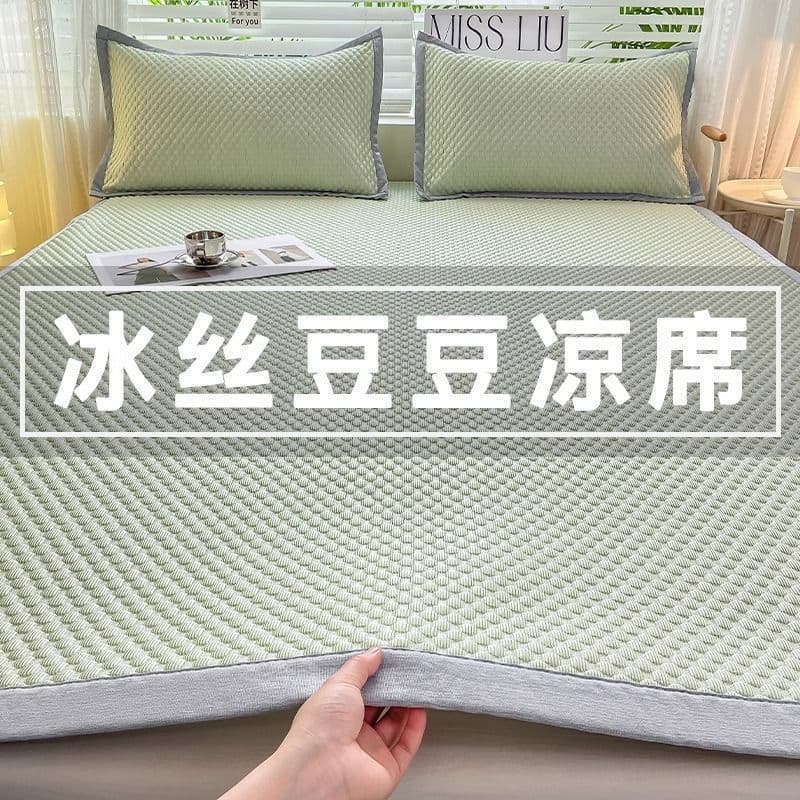 Summer Ice Silk Ice Bead Cooling Mat Three-Piece Set: Foldable tatami mattress, cotton-filled bed cover, single bed pad factory.