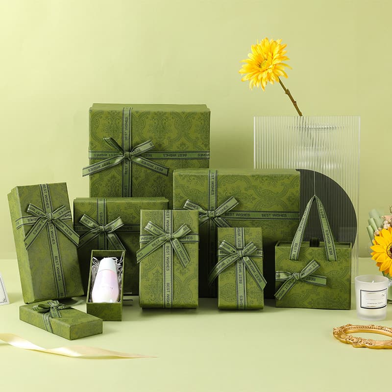 Light luxury green lipstick gift box packaging box cosmetics perfume essential oil small gift box companion gift box gift box empty box