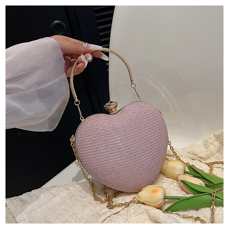 New high-end evening bag, cute heart-shaped mini bag, versatile chain bag, evening bag manufacturer.
