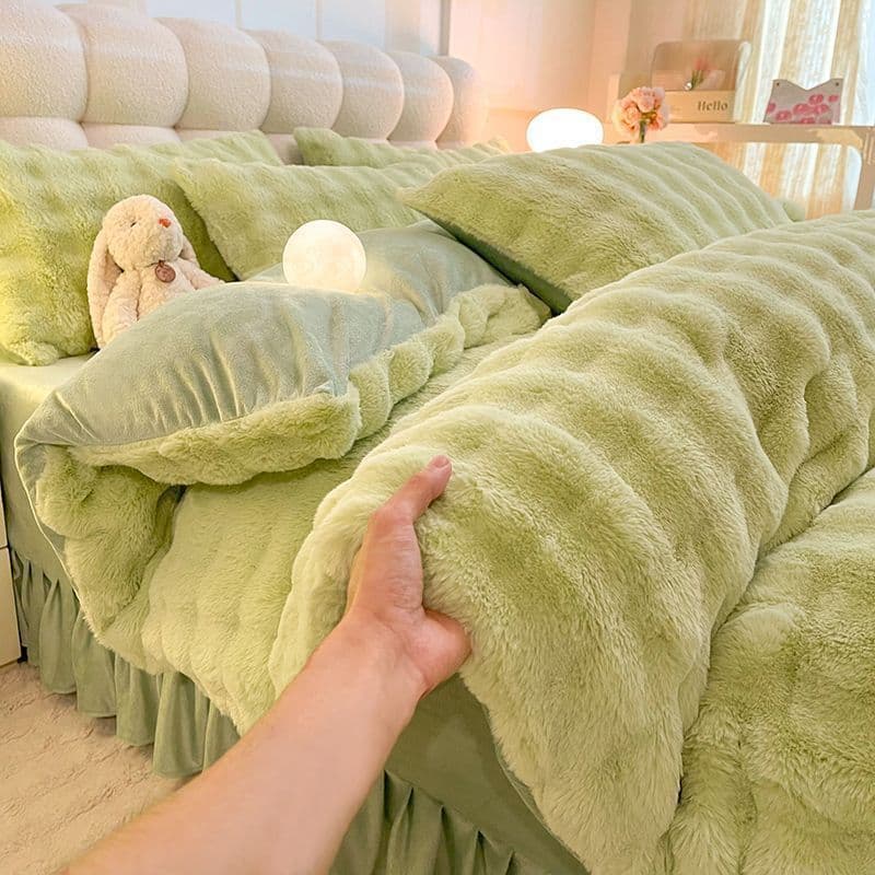 Thickened rabbit fleece four-piece winter bedding set, milk fleece duvet cover, sheet, coral fleece bed skirt, double-sided fleece three-piece bedding set