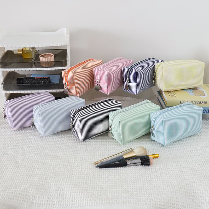 Can be drop-shipped with code, cross-border seersucker makeup bag, indigenous-style striped wash bag, popular Mississippi embroidery