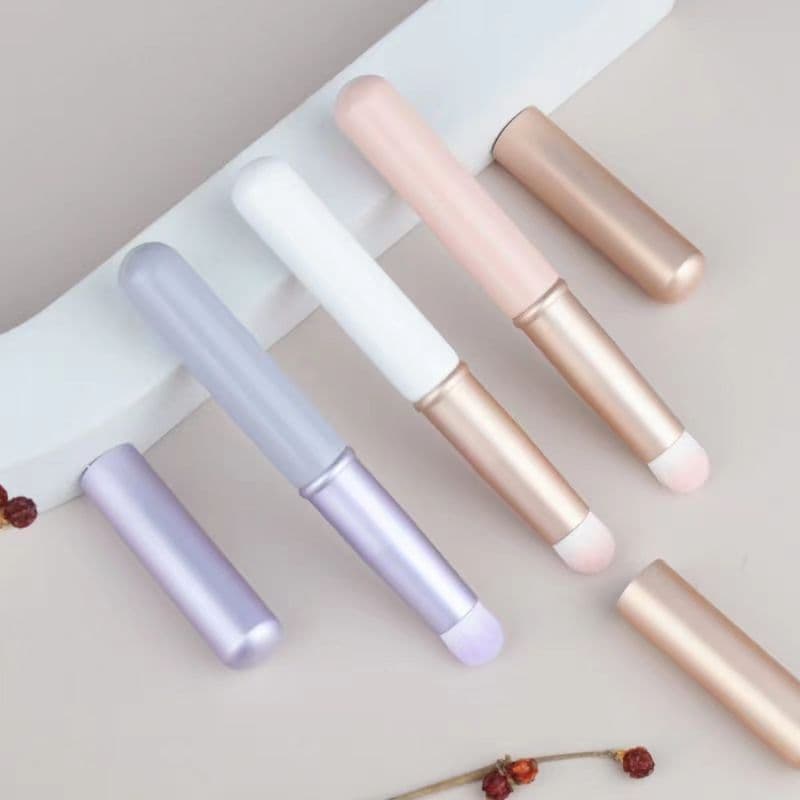 Mini round-head lip brush with cover, blending brush, multi-functional mini makeup brush, concealer brush, portable lipstick and lipstick brush