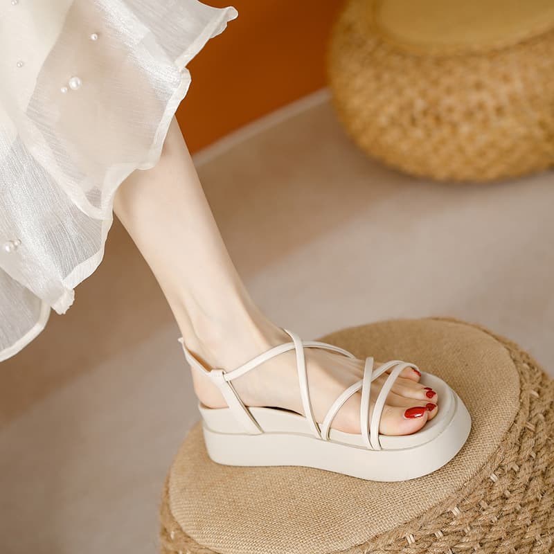 Thick-soled sandals for women 2025 this year's new summer fairy style soft sole increased height platform casual Roman sandals small size