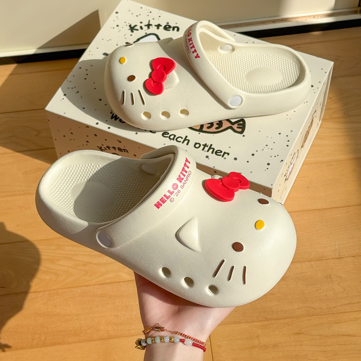 Hello Kitty Summer Versatile Slip-On Hole Shoes Casual Comfortable Breathable KT Genuine Closed-Toe Slides