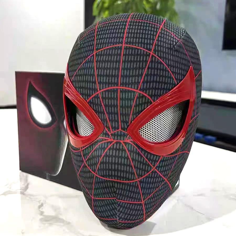 Game version of Miles Spider-Man headgear with movable eyes and blinking Halloween cos mask with movable eyes
