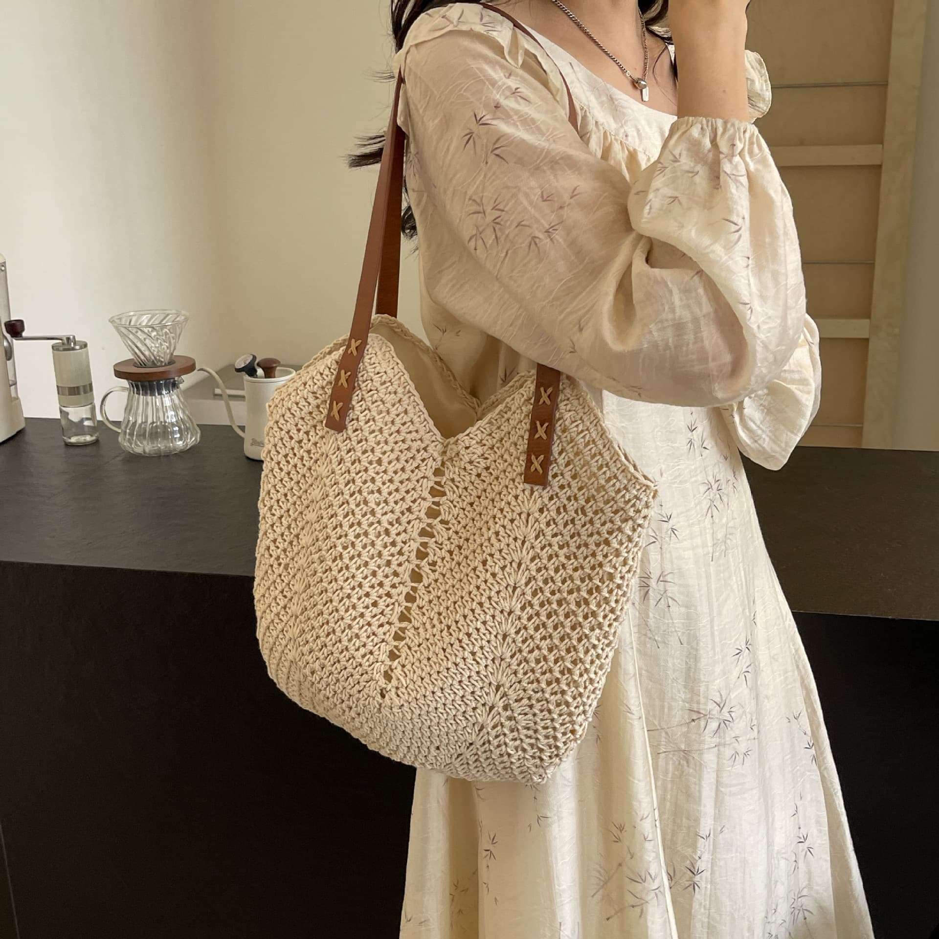Vacation style simple handmade crocheted straw bag holiday shoulder woven bag retro versatile beach bag women's bag