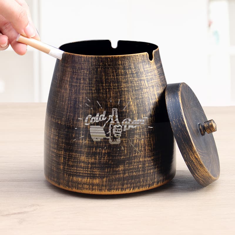 Iron craft retro ashtray with lid, windproof and ash-proof, creative large-sized home ashtray, manufacturer's hot-selling item.