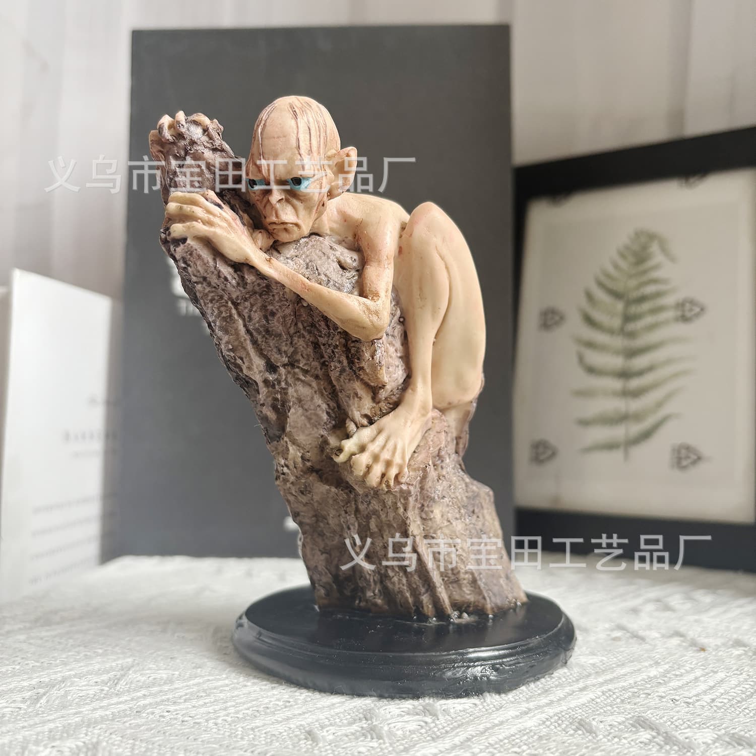 Cross-Border New Product Resin Hobbit Gollum Tree-Climbing Statue Indoor and Outdoor Decoration, Perfect for Living Room and Bedroom