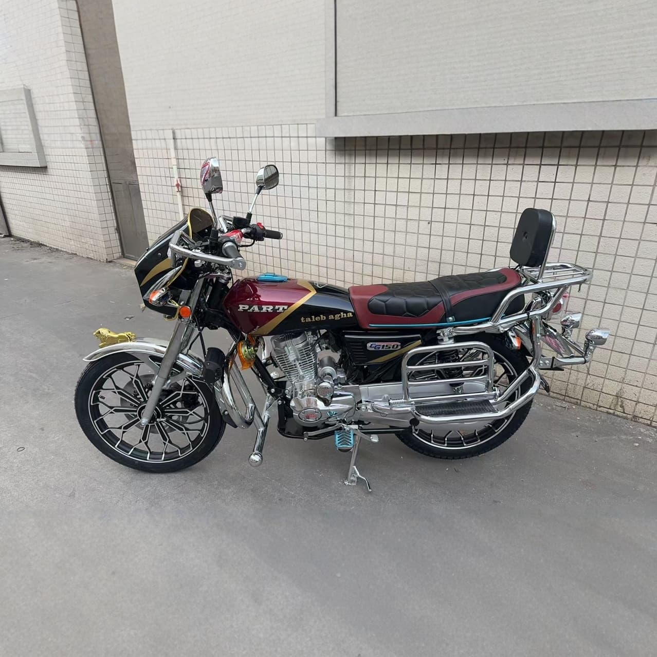 Luxury CG 125cc/150cc two-wheeled motorcycle with fuel-powered engine, exported to the Middle East.