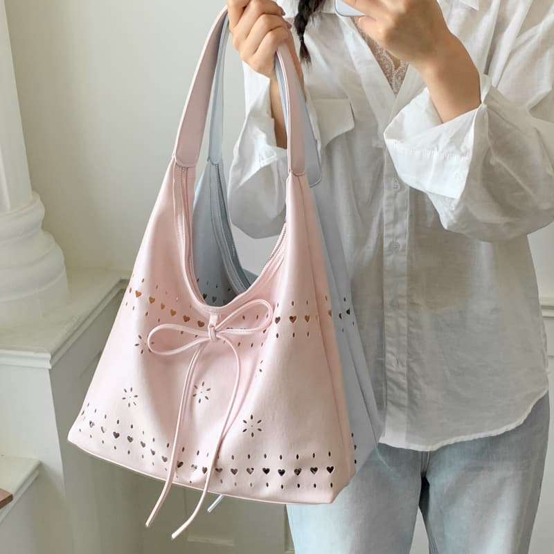 Large Capacity Hollow Bag Women 2026 Summer New Fashion Commuter Tote Bag Simple Textured Shoulder Underarm Bag