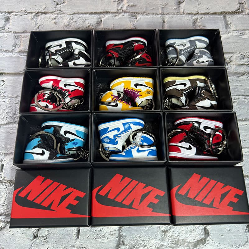 A pair of aj shoe mold keychain shoe box series 3d basketball shoe set bag pendant mini shoe mold jewelry pendant