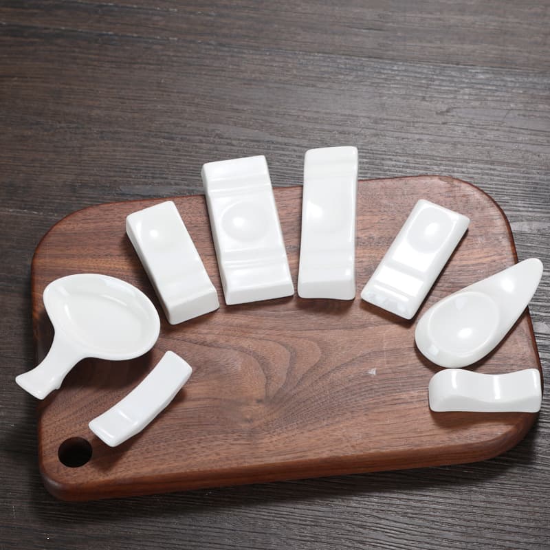 Hotel and restaurant chopstick rest, spoon rest, Japanese and Chinese style, home dining chopstick rest, pure white ceramic chopstick holder