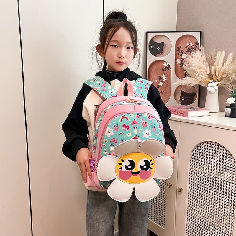 Cross-border wholesale new cute backpack for elementary school students, kindergarten senior class, grades 1-2, medium-sized shoulder bag for outings