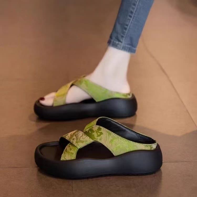 Women's summer sandals, new 2025 style, beach sandals, fashionable women's slippers, non-slip flip-flops.
