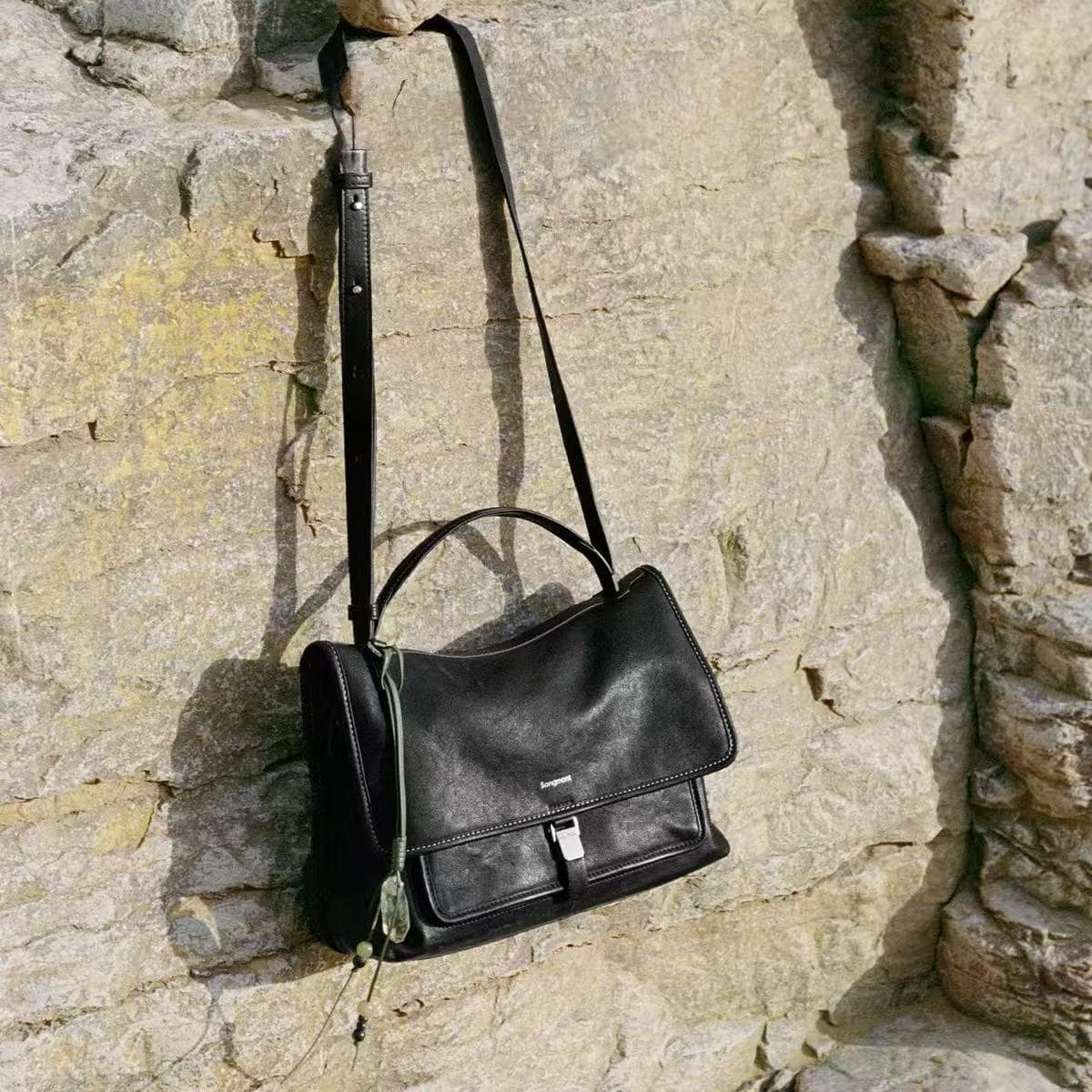 2025 New Songmong Top-Layer Cowhide Mountain Messenger Bag for Women Retro Single Shoulder Crossbody Bag Commuter Versatile