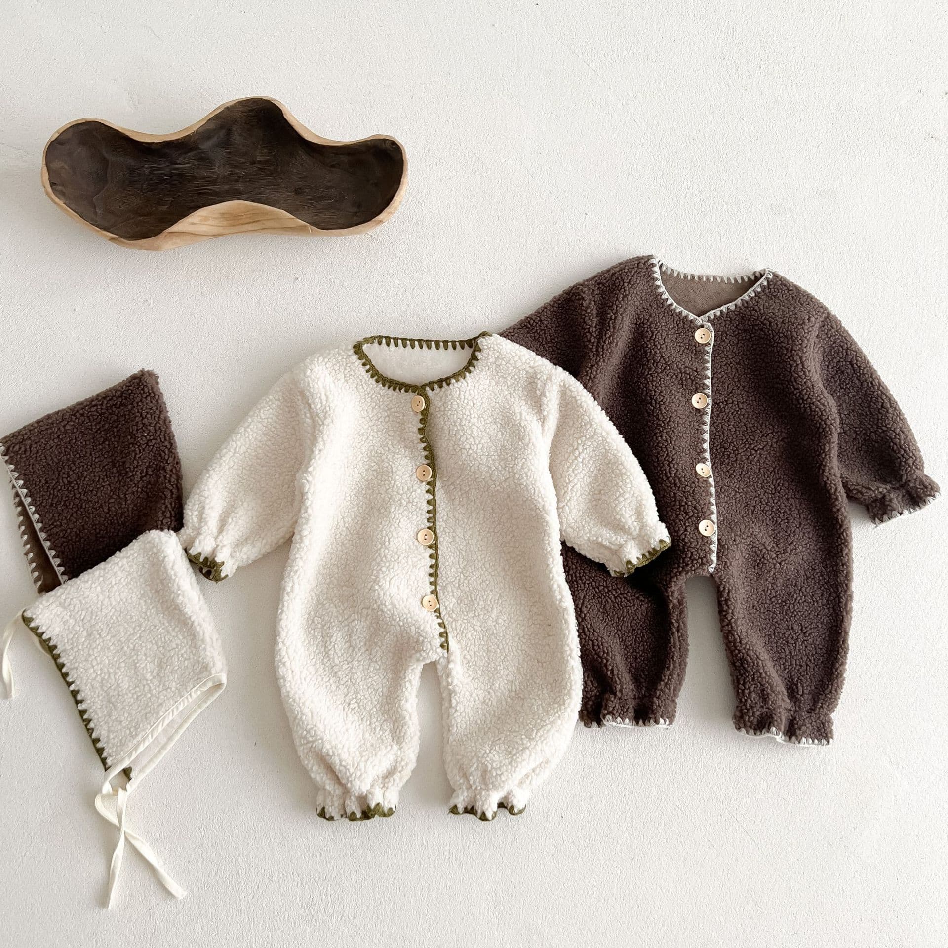Infant Bodysuit Autumn/Winter 2025 New Style, Fleece-Lined Unisex Baby Shell Line Romper, Fashionable Long Crawling Suit