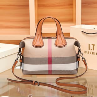 European and American Designer Large Capacity Pillow Bag 2026 New Boston Handbag Crossbody Women's Bag Plaid Texture Premium Bag