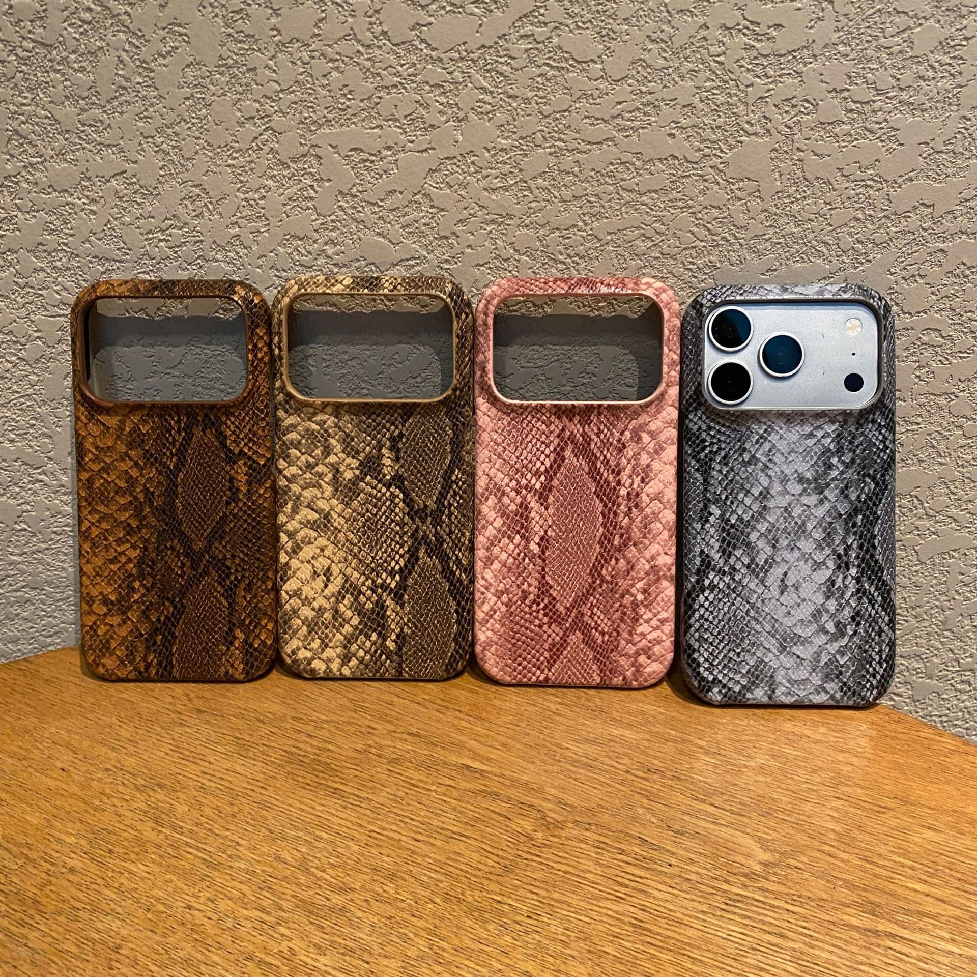 Color matching python pattern suitable for iPhone 17 mobile phone case 16promax personalized 15/14/13pro half pack 12/11/x
