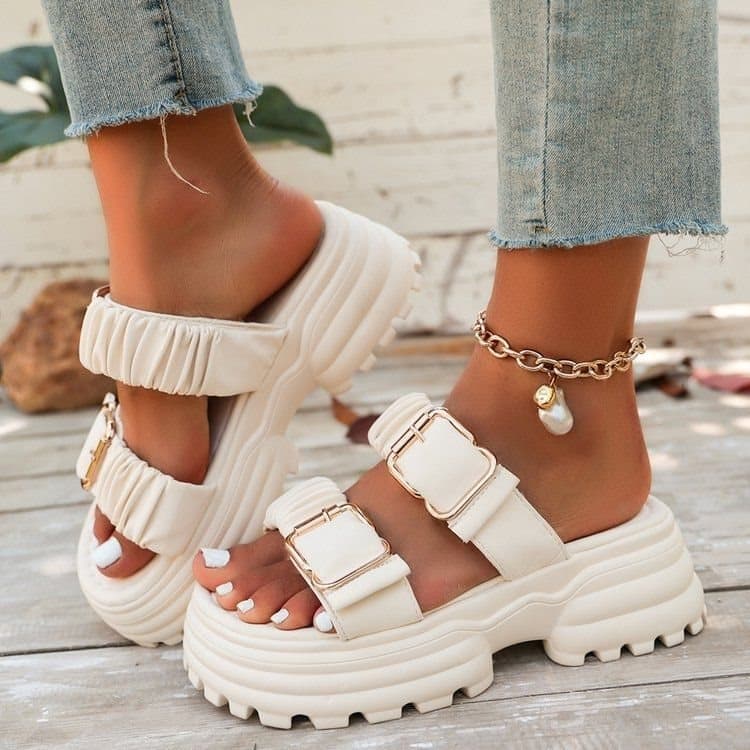 Thick-soled height-increasing shoes 2026 new versatile non-tiring foot slippers women's summer outer wear fashionable wedge slippers sandals