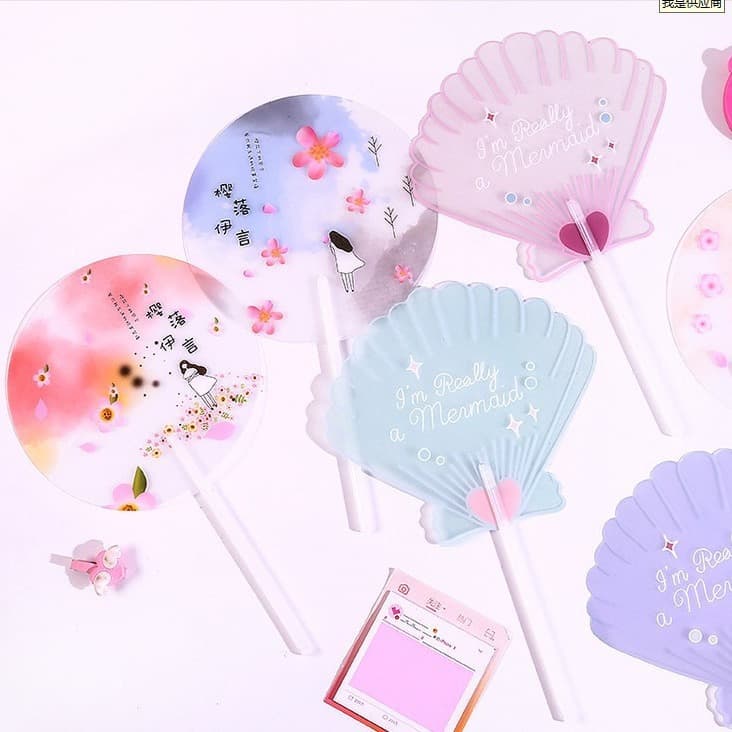 In stock, double-sided transparent frosted long-handled round fan, student hand-cranked fan, portable PP handheld round fan, summer fan, urgent delivery.