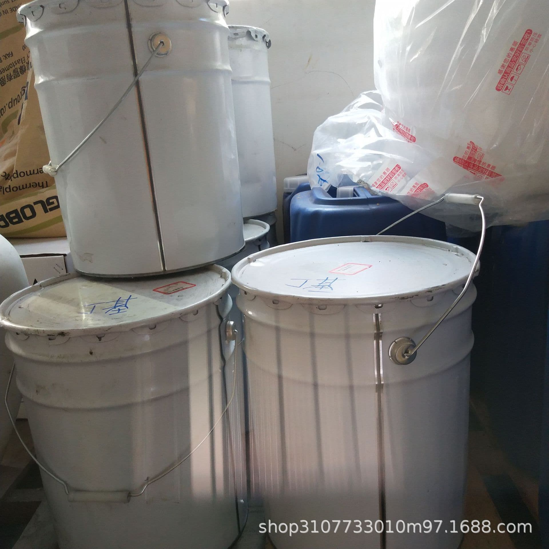 10,000 molecular weight liquid butyl rubber used in polyurethane waterproof coatings and PP, PE modification.