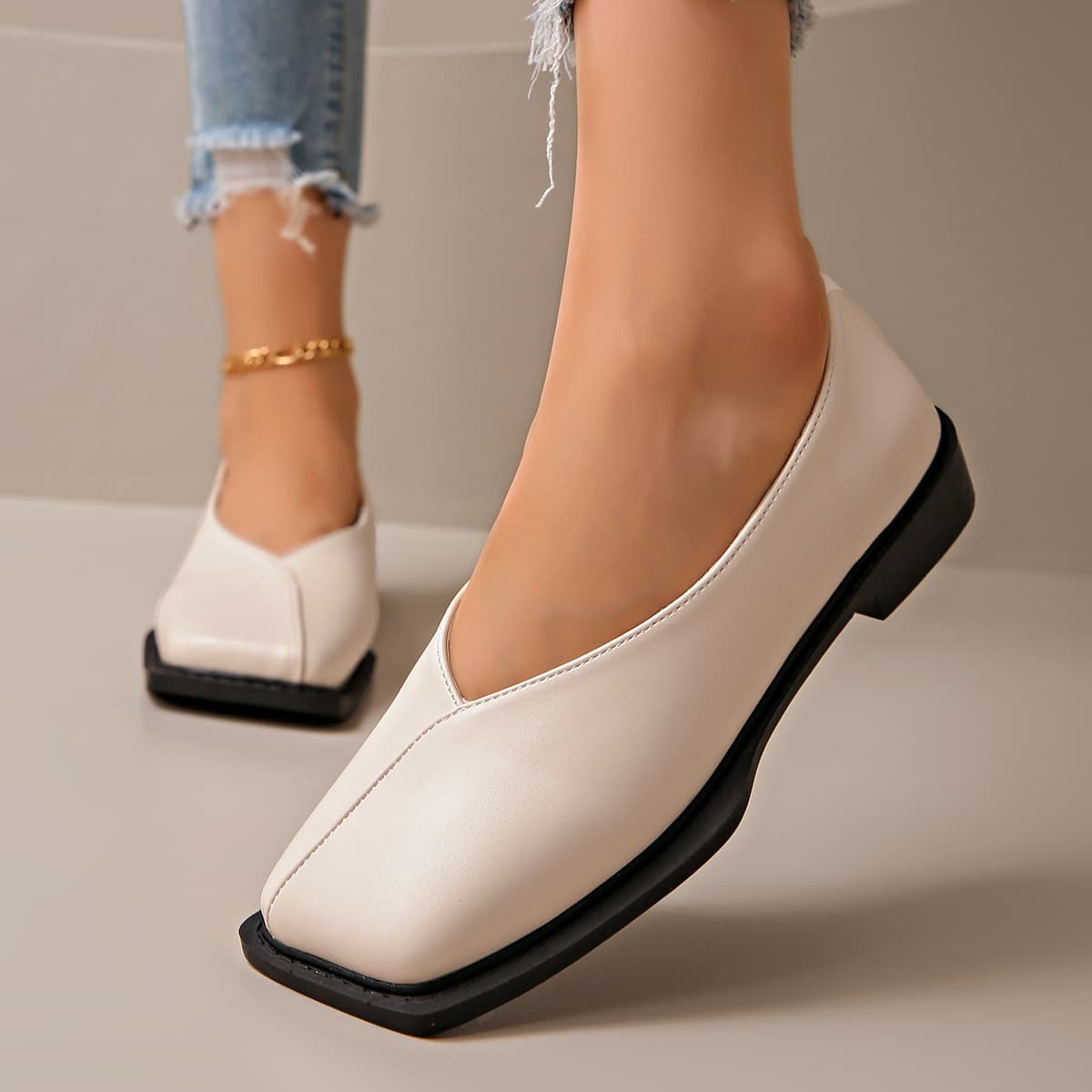 2025 New French-Style Granny Flats for Women, Flat Square-Toed Shallow European and American Retro Mary Jane Shoes, Large Size Women's Shoes