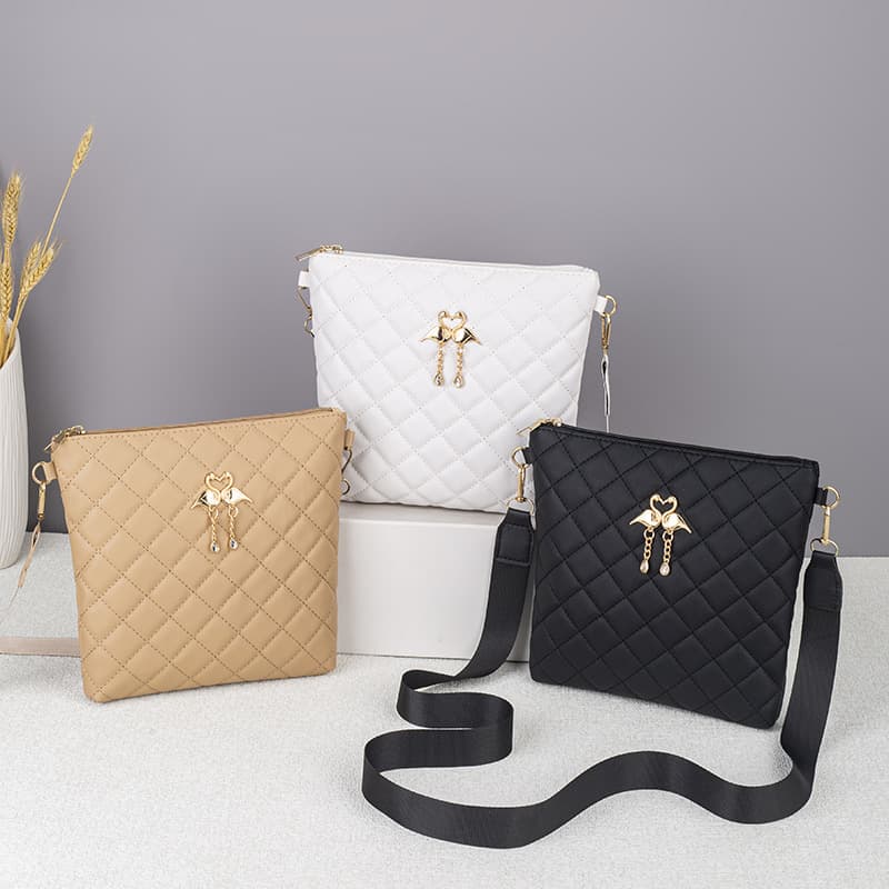 Diamond Quilted Women's Crossbody Bag with Swan Metal Decoration, Shoulder Bag with Wide Strap, Commuter Handbag, Cross