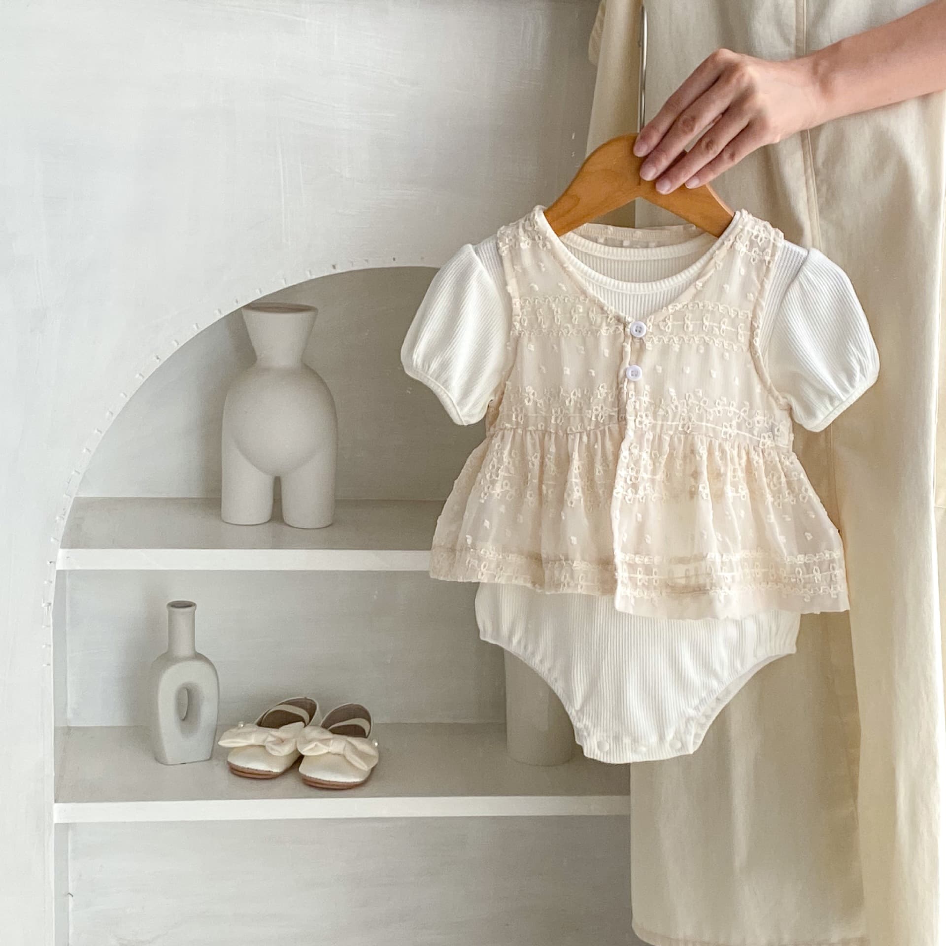 2026 summer clothes for infants and young girls, waffle solid color harem + personalized trendy lace outer two-piece set